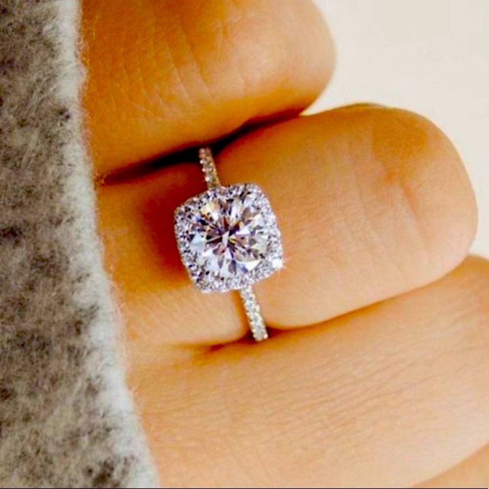 💍 925 STERLING SILVER DIAMOND
HALO ENGAGEMENT RING 💍